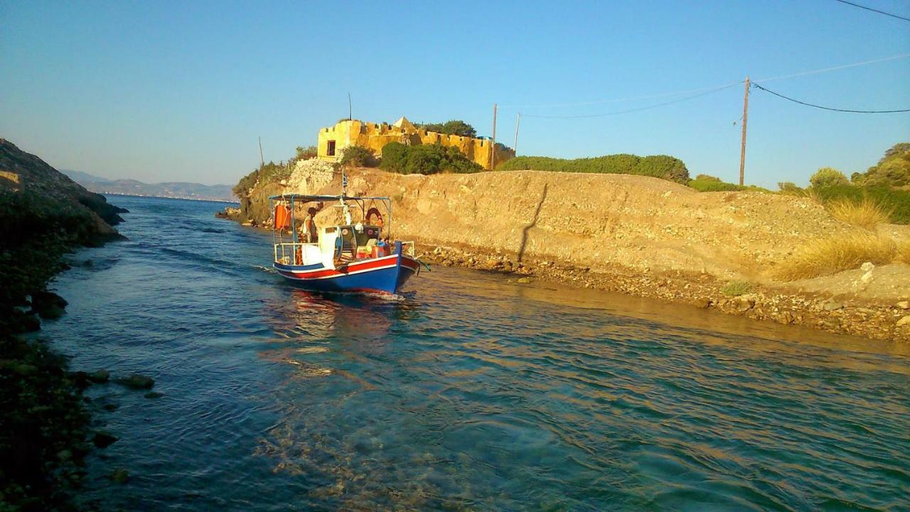 הוילה Beautiful House By The Sea,Loutraki Skaloma. מראה חיצוני תמונה