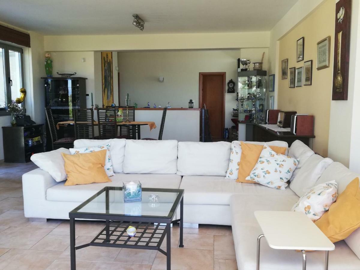 הוילה Beautiful House By The Sea,Loutraki Skaloma. מראה חיצוני תמונה