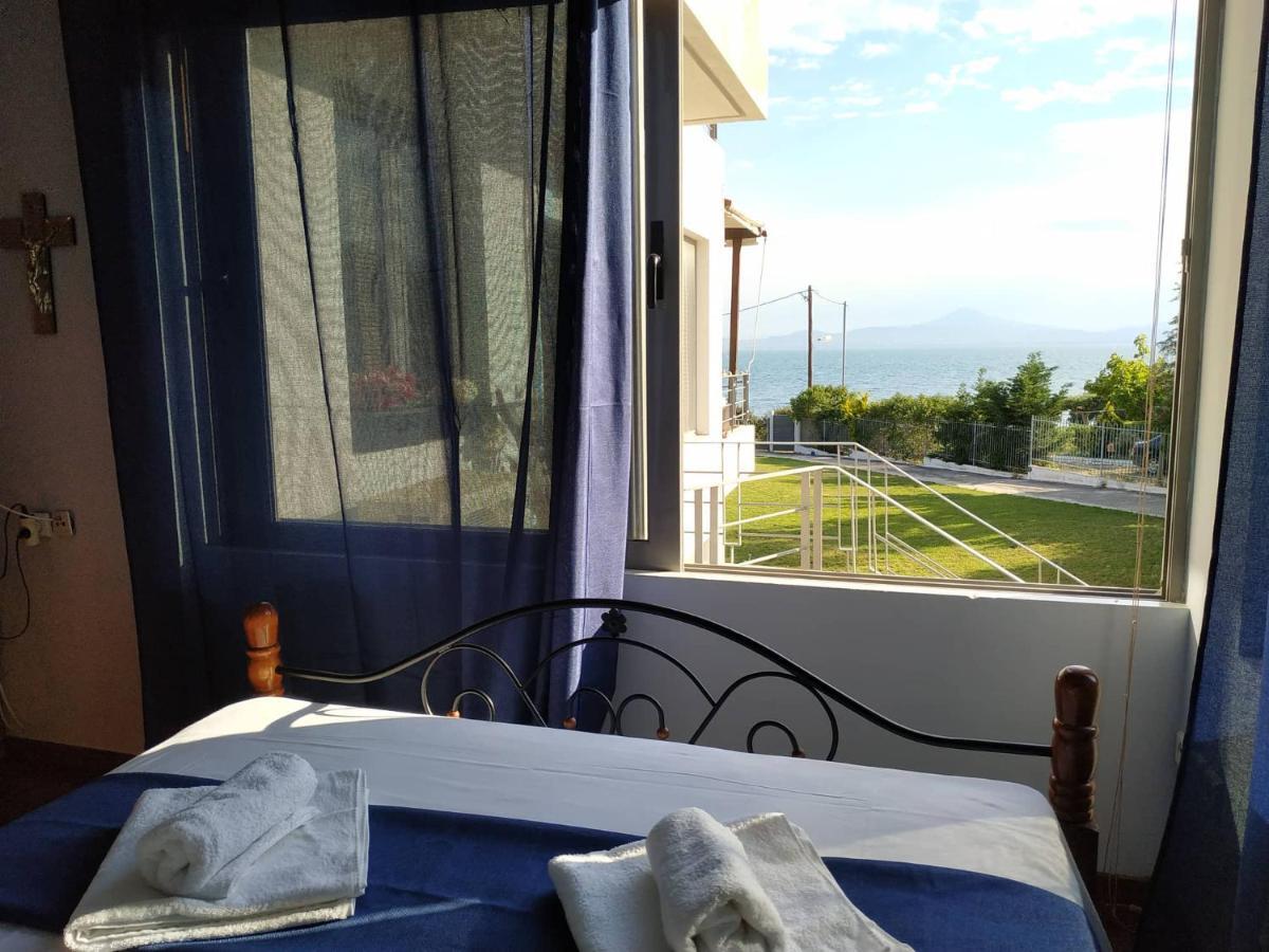 הוילה Beautiful House By The Sea,Loutraki Skaloma. מראה חיצוני תמונה