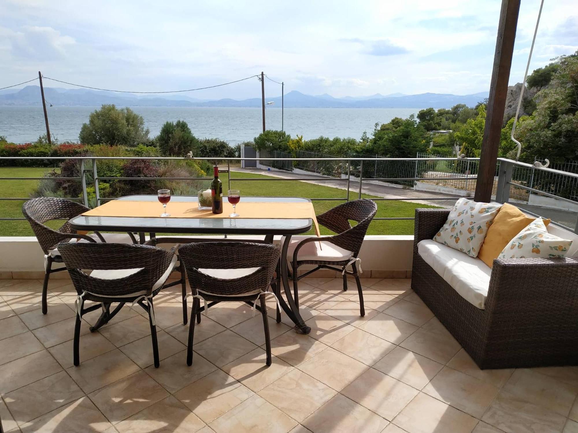 הוילה Beautiful House By The Sea,Loutraki Skaloma. מראה חיצוני תמונה